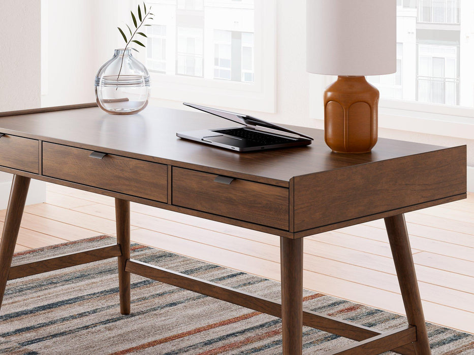 Lyncott Home Office Set - De Avenue Furniture