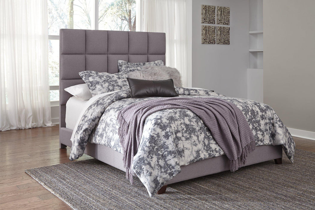 Dolante Upholstered Bed