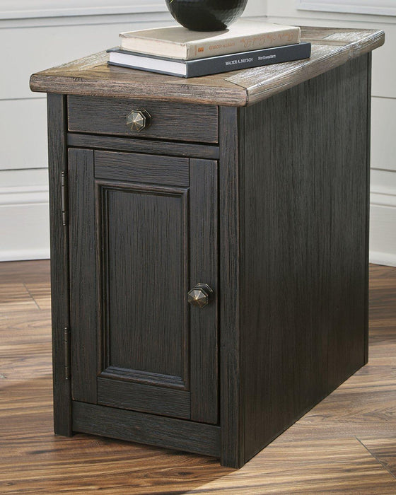 Tyler Creek End Table Set - De Avenue Furniture
