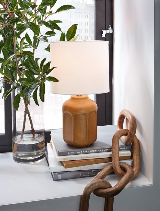 Gierburg Table Lamp - De Avenue Furniture