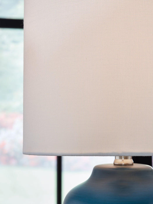 Gierburg Table Lamp - De Avenue Furniture