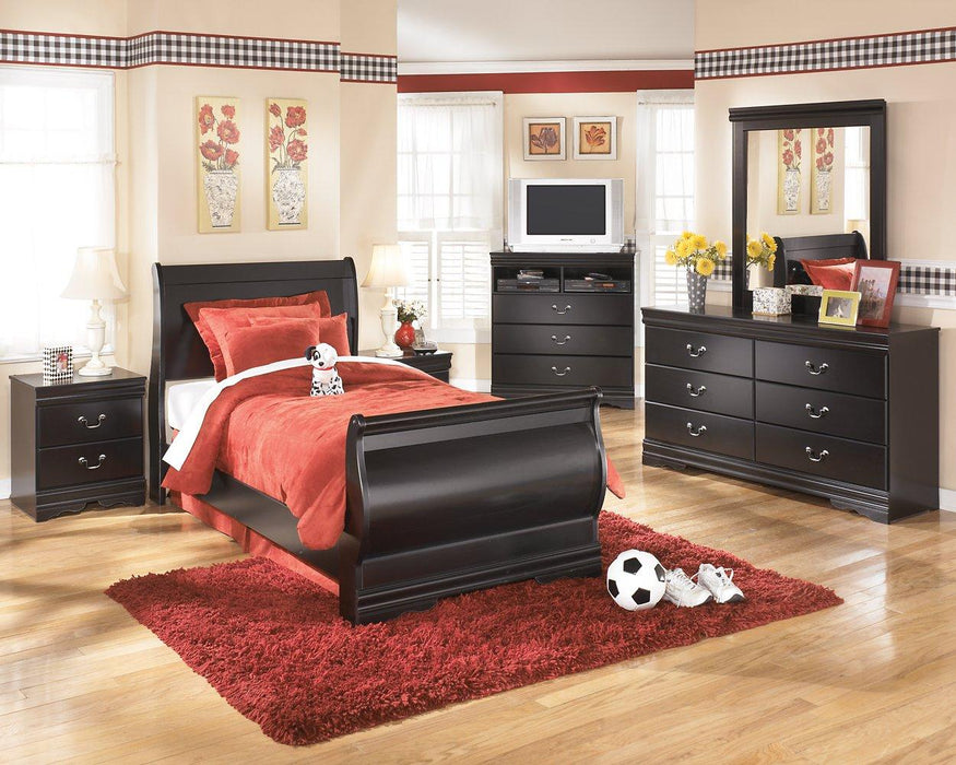 Huey Vineyard Dresser and Mirror - De Avenue Furniture